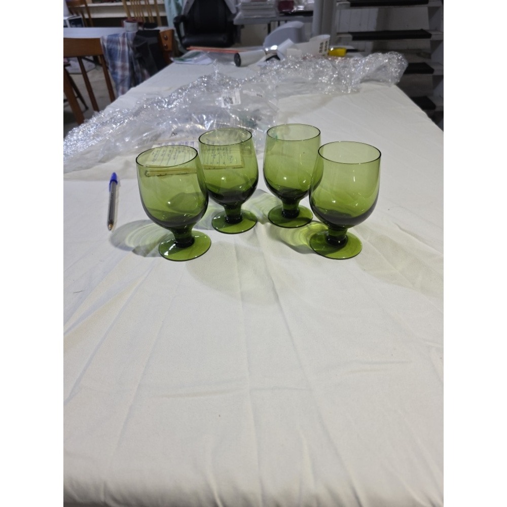 Vintage Green Glass Stemmed Goblets Set of 4 Mid Century Modern Water Wine 5.25"